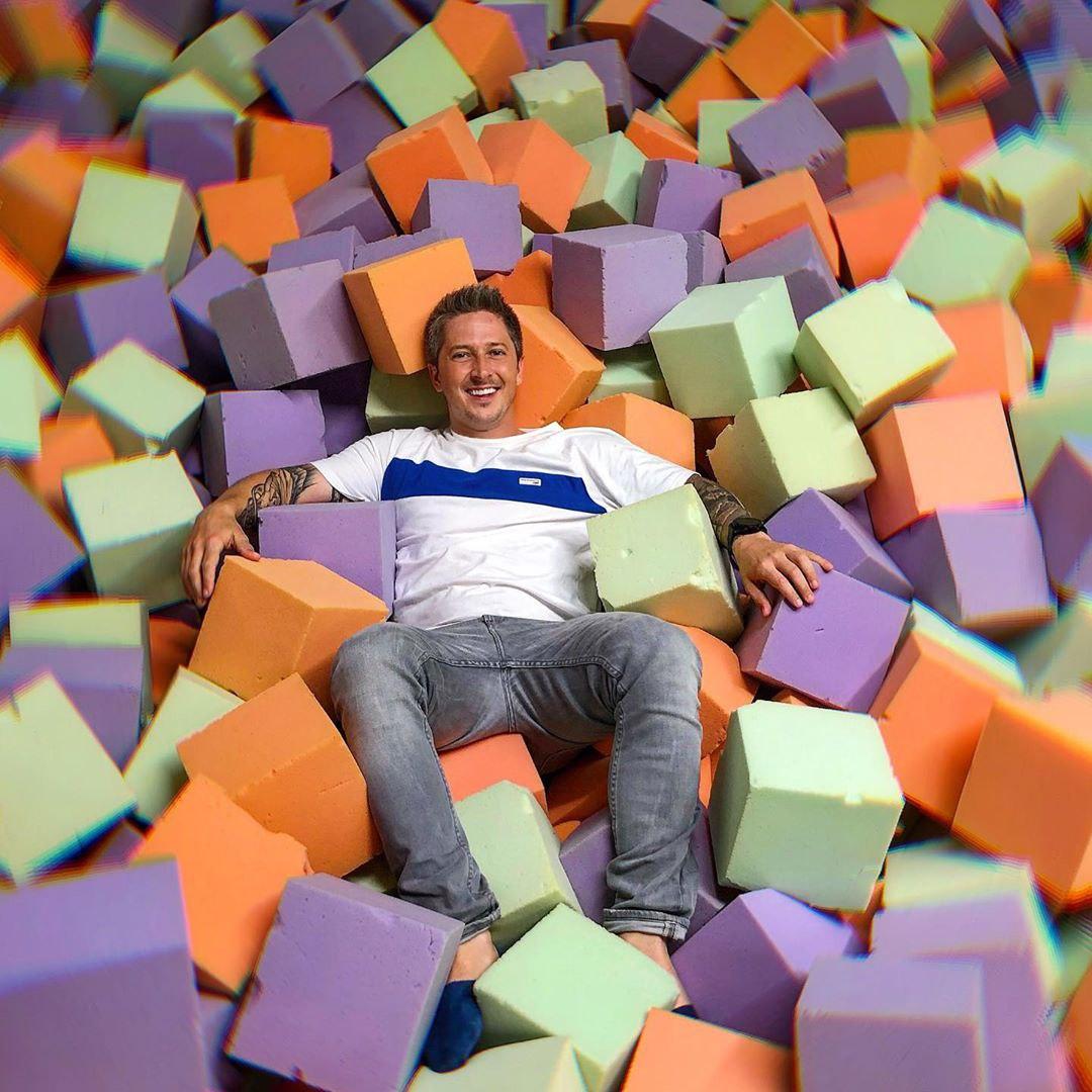 Александр Педан порвал три пары штанов за один съемочный день